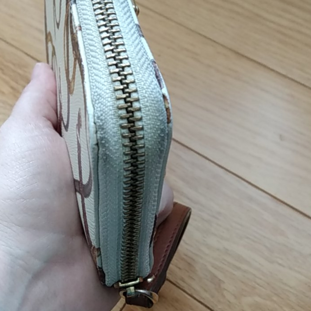 Lauren Ralph Lauren Belt Pattern Wristlet Wallet - Picture 8 of 10